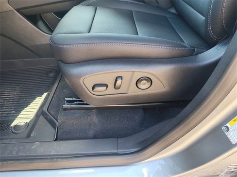 New 2025 Chevrolet Traverse LT w/ Enhanced Driving Package image 15