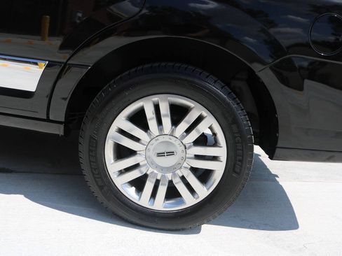 Used 2014 Lincoln Navigator 2WD image 80