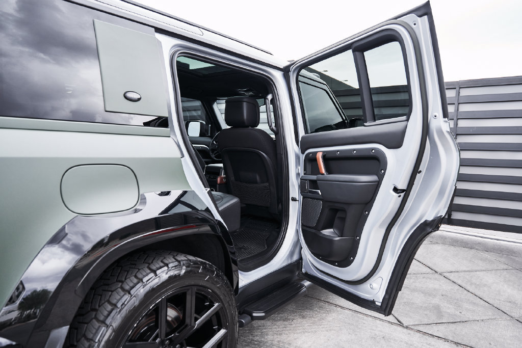 Used 2023 Land Rover Defender 110 X AWD/4WD image 32