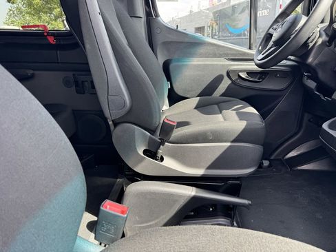 Used 2024 Mercedes-Benz Sprinter 2500 image 8