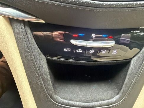 Used 2017 Cadillac XT5 FWD image 12