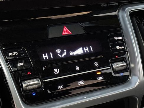 Certified 2022 Kia Sorento SX image 32