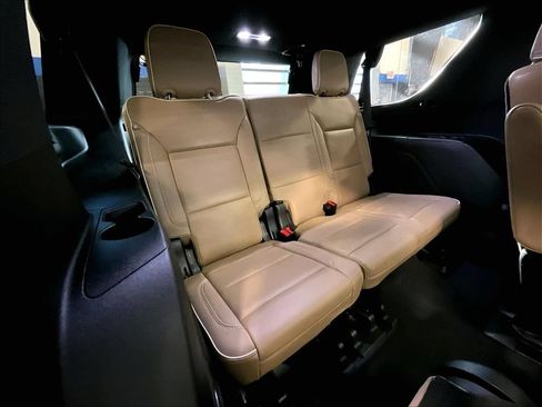 Used 2023 Chevrolet Tahoe Premier w/ Premium Package 2 AWD/4WD image 17