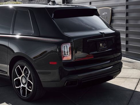 Used 2021 Rolls-Royce Cullinan Black Badge image 12