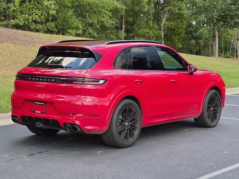 Certified 2025 Porsche Cayenne AWD/4WD image 20