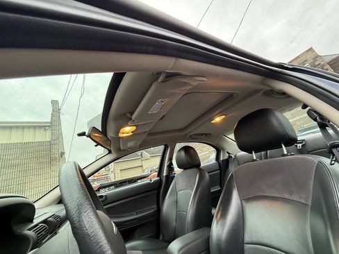 Used 2006 Chrysler Sebring Touring w/ Leather Value Pkg image 9