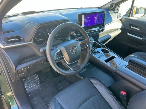 Used 2025 Toyota Sienna Platinum image 14