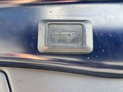 Used 2021 Toyota RAV4 XLE Premium image 23