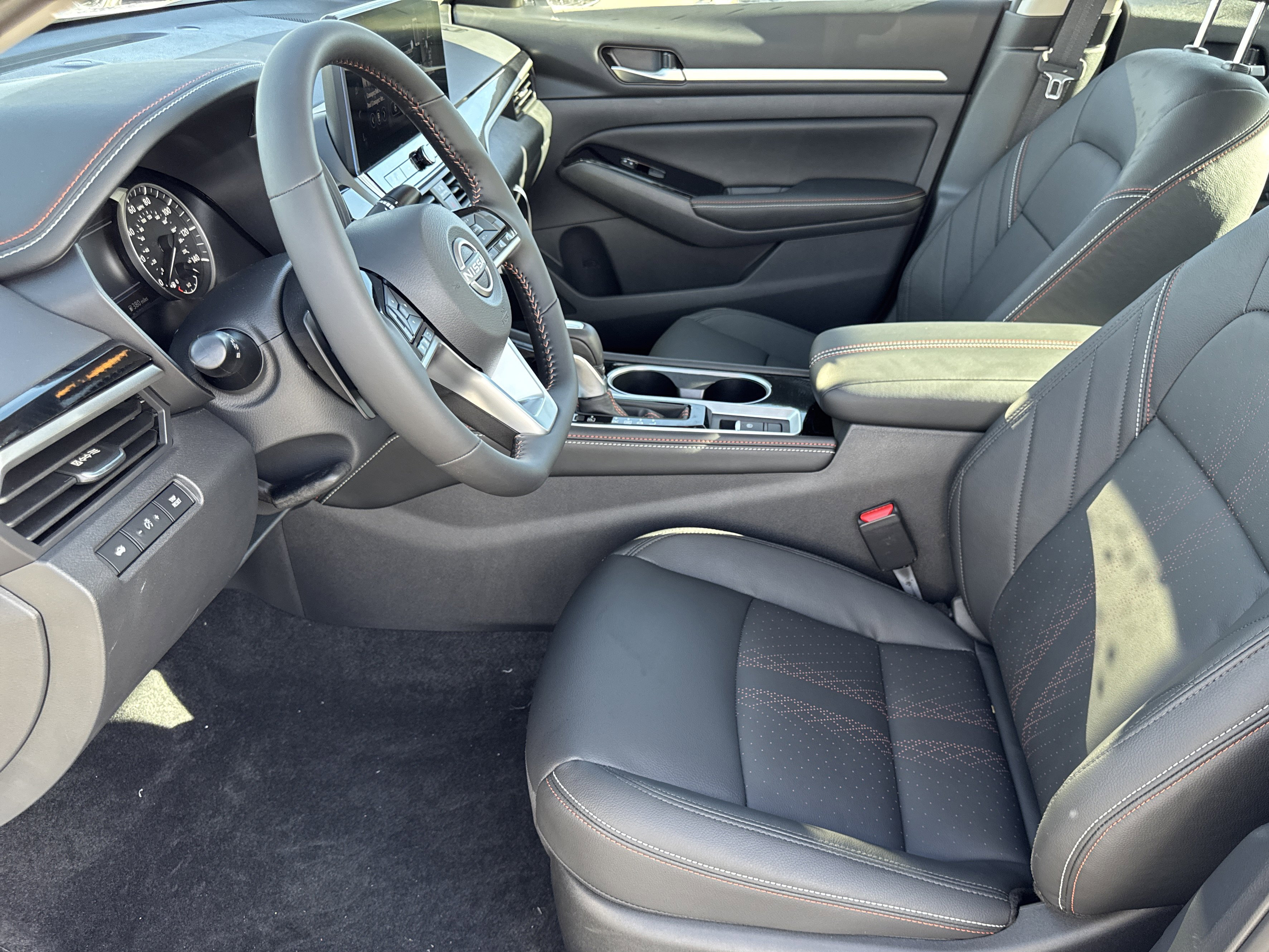 New 2025 Nissan Altima 2.5 SR w/ SR Premium Package AWD/4WD image 12