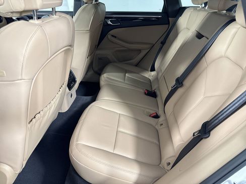 Certified 2025 Porsche Macan image 24