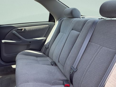 Used 2001 Toyota Camry LE w/ Value Pkg 3 FWD image 10