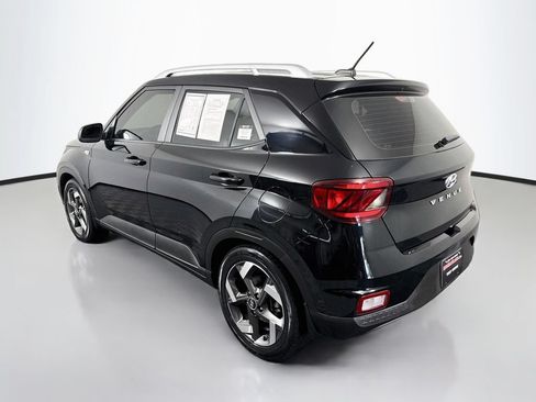 Used 2023 Hyundai Venue SEL FWD image 7