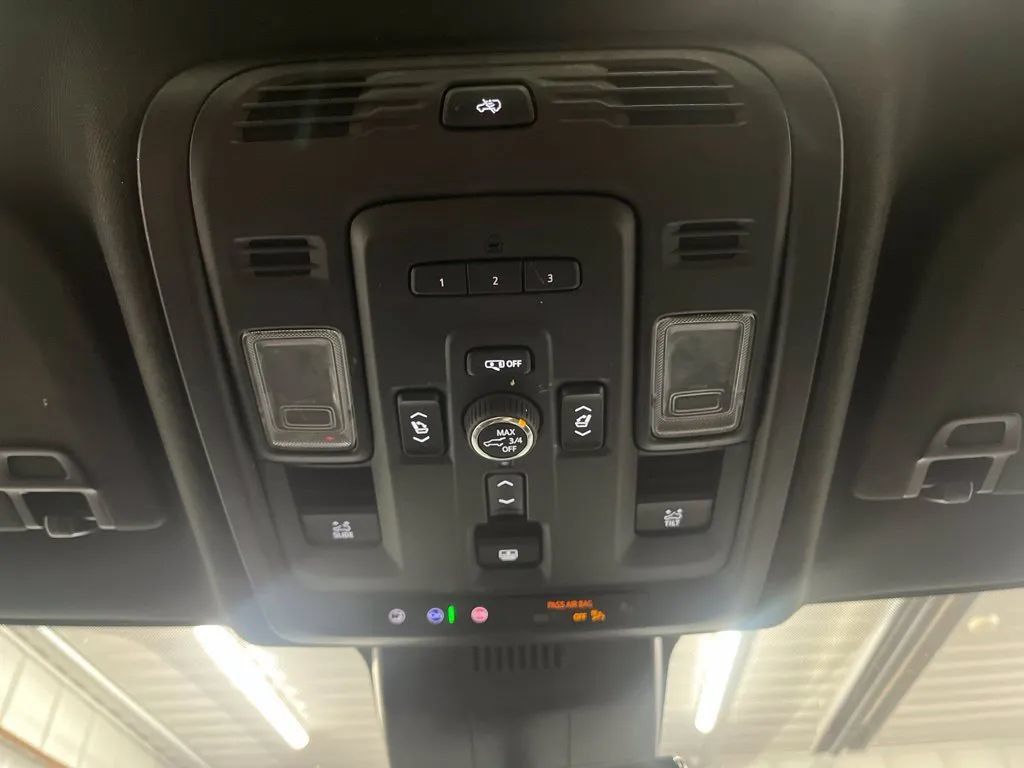 Used 2024 GMC Yukon XL Denali w/ Advanced Technology Package AWD/4WD image 30
