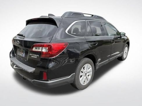 Used 2017 Subaru Outback 2.5i Premium AWD/4WD image 3