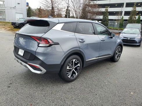 Used 2023 Kia Sportage EX image 3