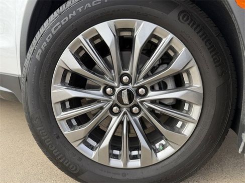 Used 2025 Cadillac XT4 Premium Luxury image 9