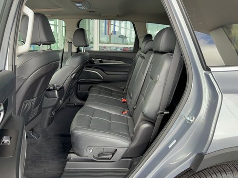 Used 2025 Kia Telluride EX image 13