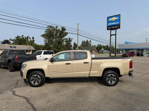 Used 2021 Chevrolet Colorado Z71 AWD/4WD image 3