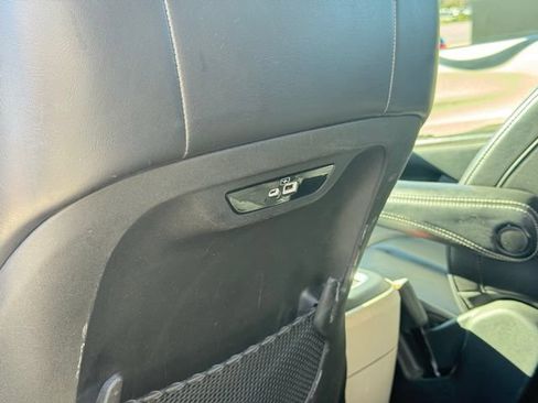 Used 2023 Chrysler Pacifica Touring-L FWD image 17