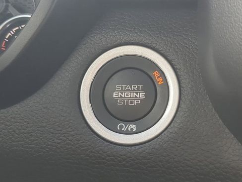 Used 2025 RAM 1500 Laramie image 29