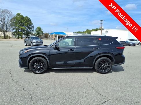 Used 2022 Toyota Highlander XLE image 2