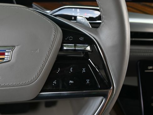 Used 2025 Cadillac Escalade ESV Sport Platinum w/ LPO, ONYX Package AWD/4WD image 19