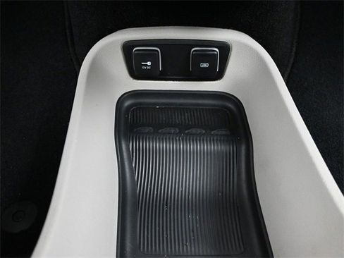 Used 2017 Chrysler Pacifica Touring-L image 22