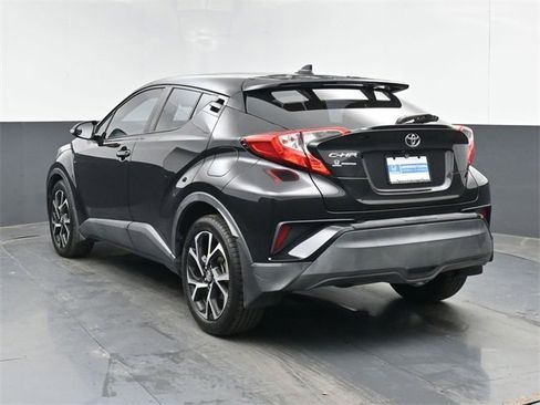 Used 2018 Toyota C-HR image 7