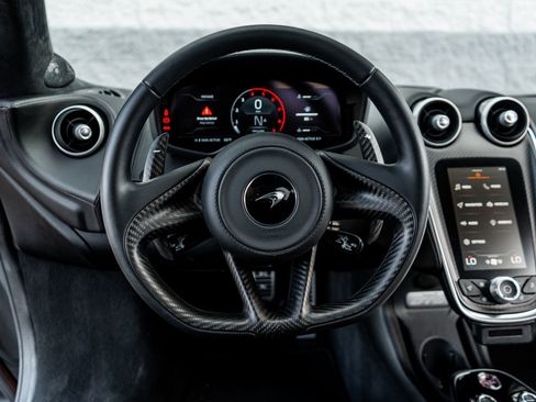 Used 2025 McLaren GTS image 32