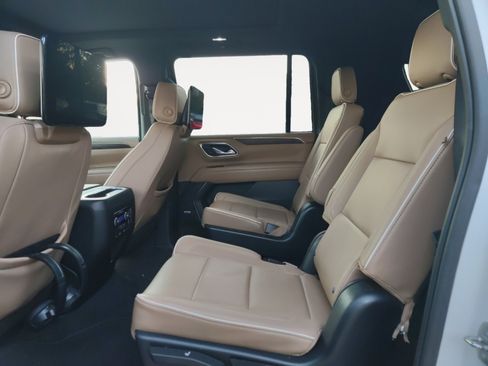 Used 2023 Chevrolet Suburban Premier AWD/4WD image 13