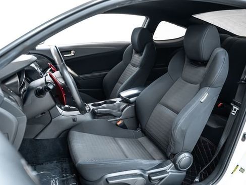 Used 2015 Hyundai Genesis 3.8 image 19