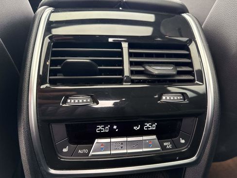 Used 2023 BMW X7 xDrive40i w/ Executive Package image 18