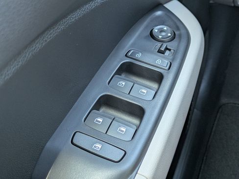 New 2026 Hyundai Venue SEL FWD image 19