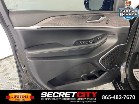 Used 2023 Jeep Grand Cherokee 30th Anniversary AWD/4WD image 11