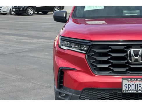 Used 2025 Honda Pilot Sport image 18