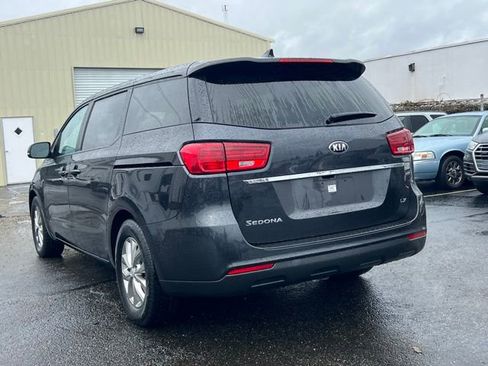 Used 2019 Kia Sedona LX image 7