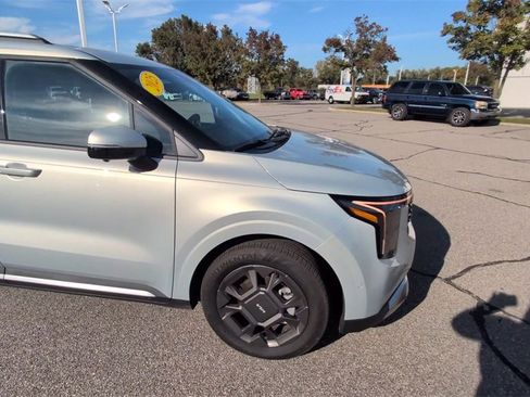 Used 2025 Kia Carnival SX image 2