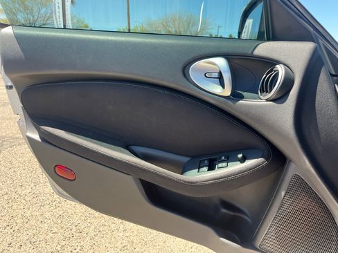 Used 2015 Nissan 370Z w/ Sport Package image 13