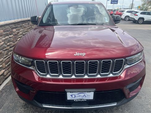 Used 2023 Jeep Grand Cherokee Laredo AWD/4WD image 3