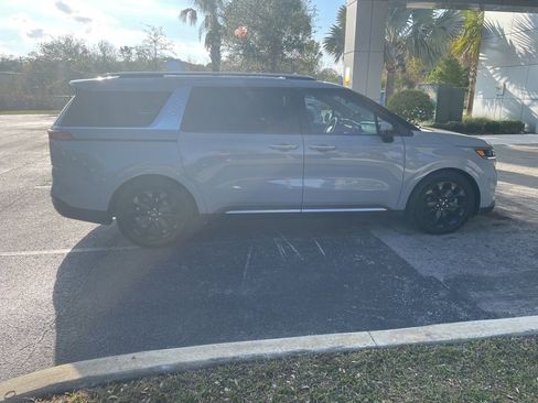 Certified 2024 Kia Carnival SX Prestige image 5