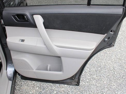 Used 2011 Toyota Highlander 4WD w/ Tow Pkg image 22