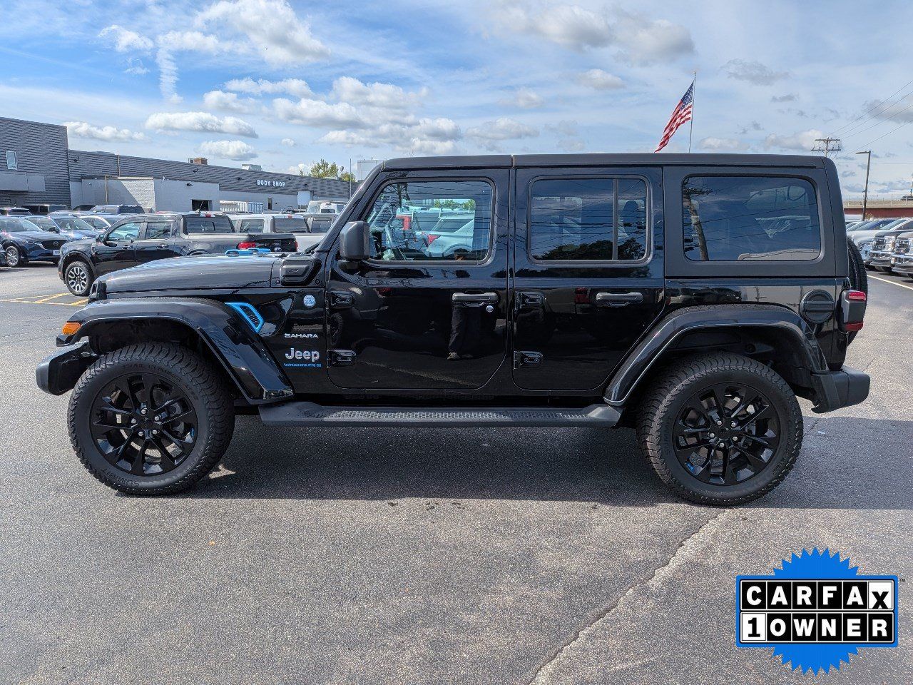 Used 2023 Jeep Wrangler Unlimited Sahara AWD/4WD image 7