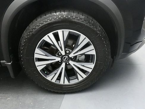 Used 2023 Nissan Rogue SV image 30