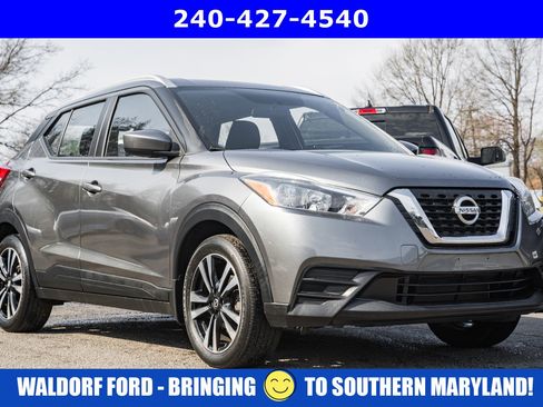Used 2019 Nissan Kicks SV image 1