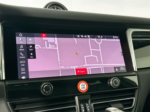 Certified 2025 Porsche Macan image 14