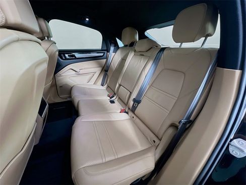 Certified 2023 Porsche Cayenne Coupe image 24