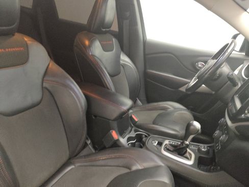 Used 2018 Jeep Cherokee Trailhawk image 21