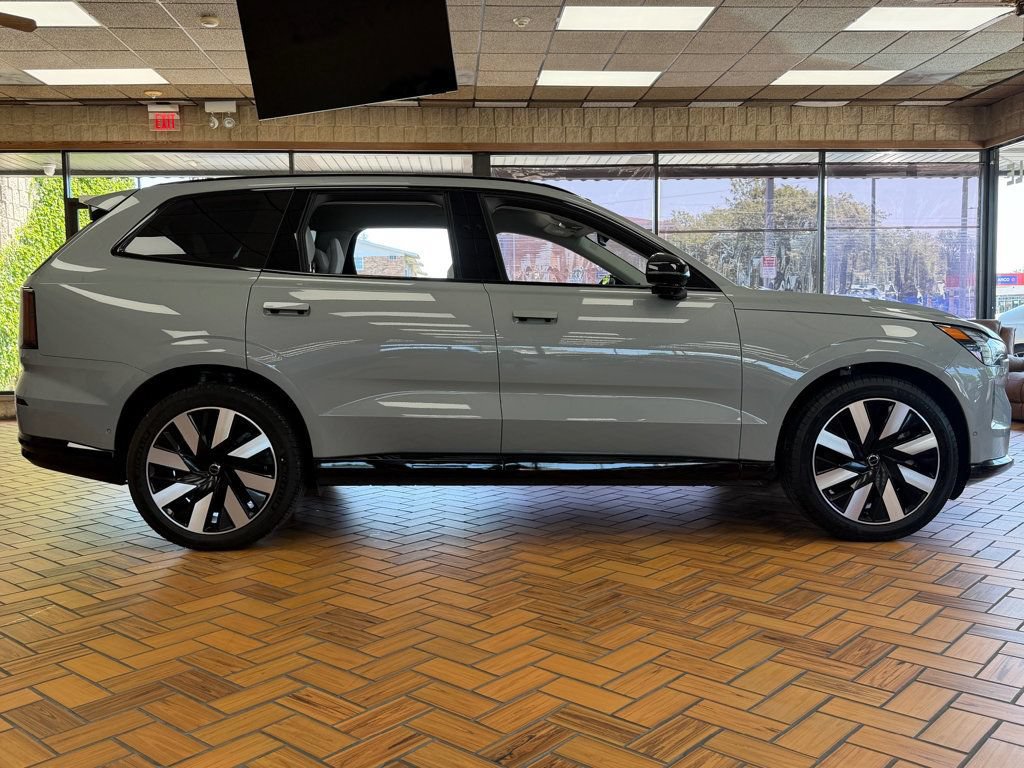 Used 2025 Volvo EX90 Ultra AWD/4WD image 9