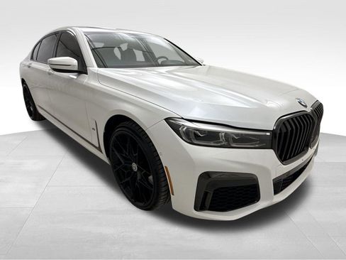 Used 2022 BMW 750i xDrive w/ Luxury Rear Seating Package AWD/4WD image 2