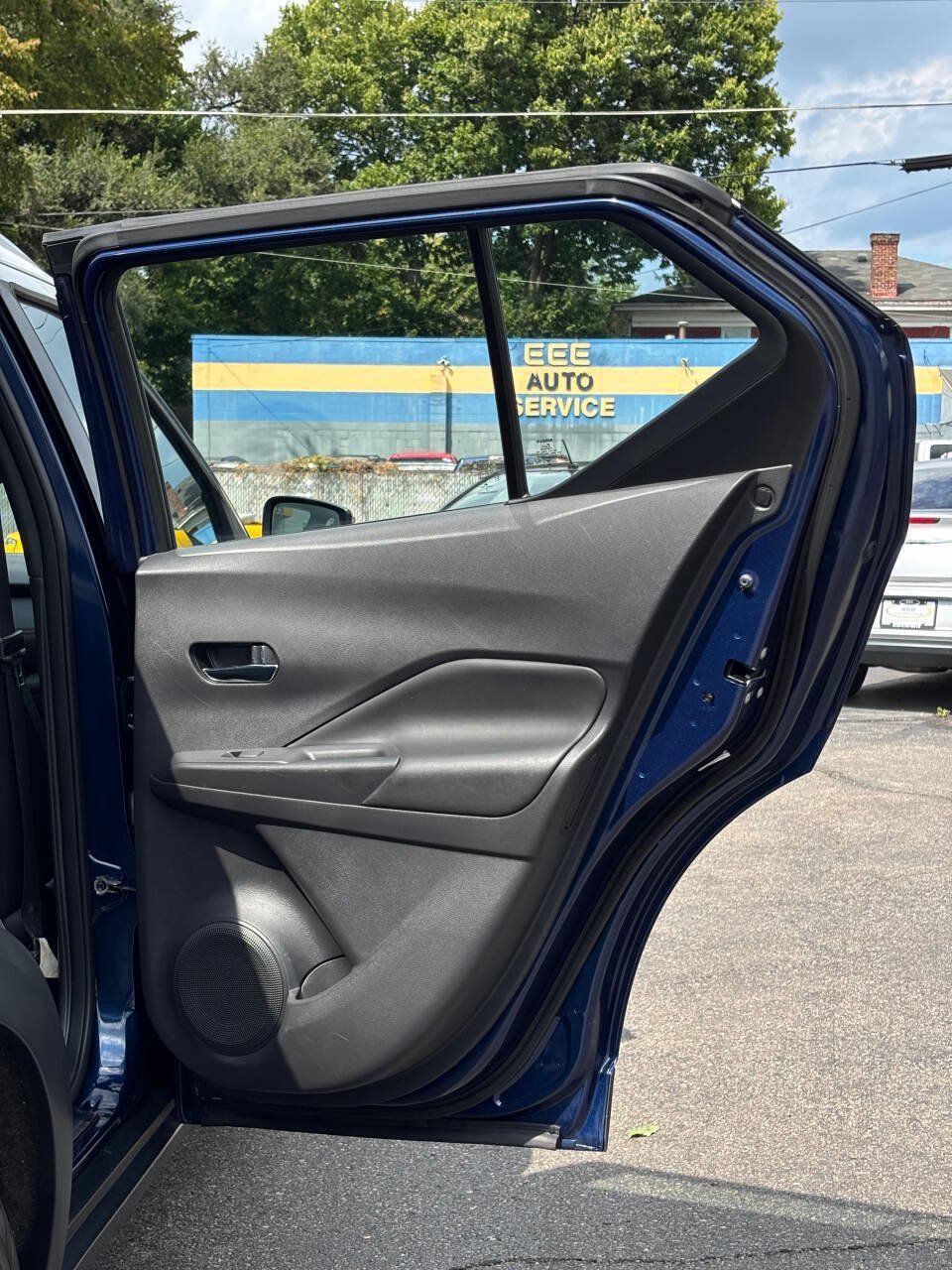 Used 2019 Nissan Kicks SR w/ SR Premium Package FWD image 15
